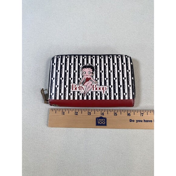 Betty Boop Hearts Wristlet Wallet Zipper - Picture 3 of 9